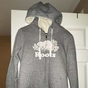 Roots zip up sweater